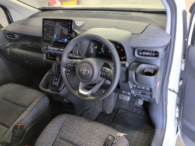 2024 Toyota Sienta Hybrid Z auction photo 3