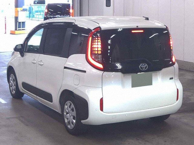 2024 Toyota Sienta Hybrid Z auction photo 2