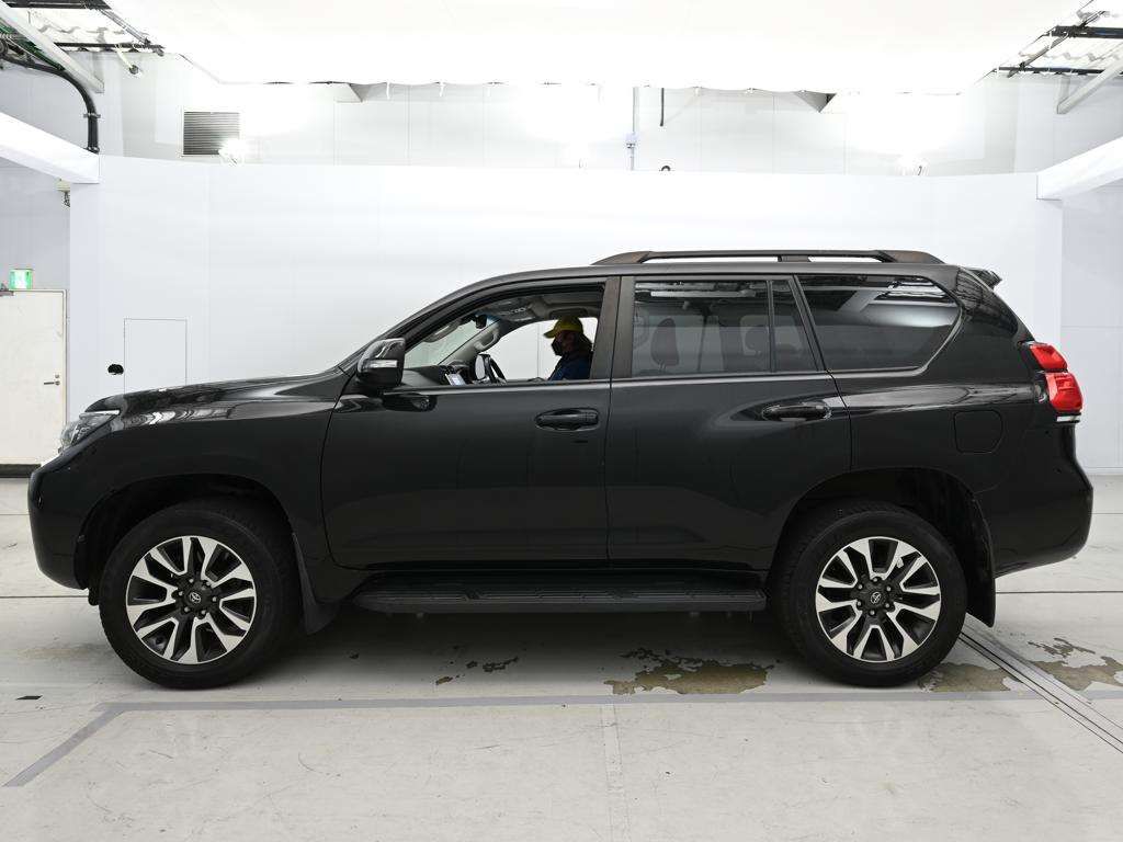 2022 Toyota Land Cruiser Prado TX Lパッケージ 4WD auction photo 4