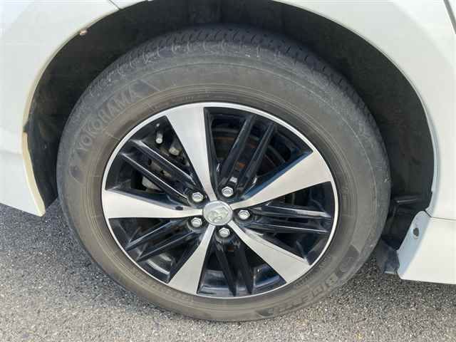 2014 Toyota Prius S auction photo 8