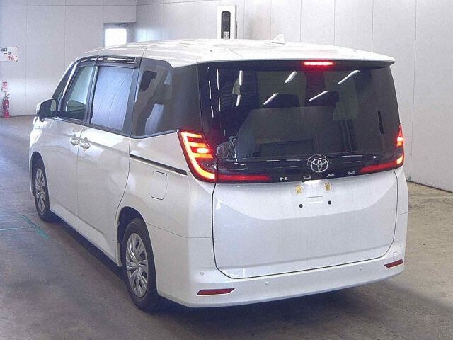 2025 Toyota Noah X auction photo 2