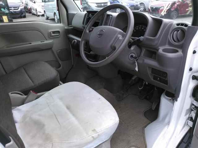 2022 Nissan NV100 Clipper 4WD DX auction photo 3