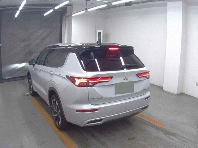2022 Mitsubishi Outlander PHEV P 4WD auction photo 2