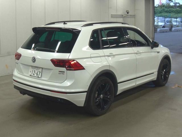 2018 Volkswagen VW Tiguan R-Line TDI 4M Black Style auction photo 3