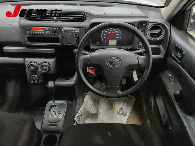 2017 Toyota Succeed UL auction photo 3