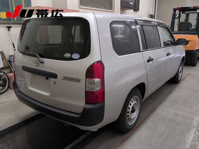 2017 Toyota Succeed UL auction photo 2