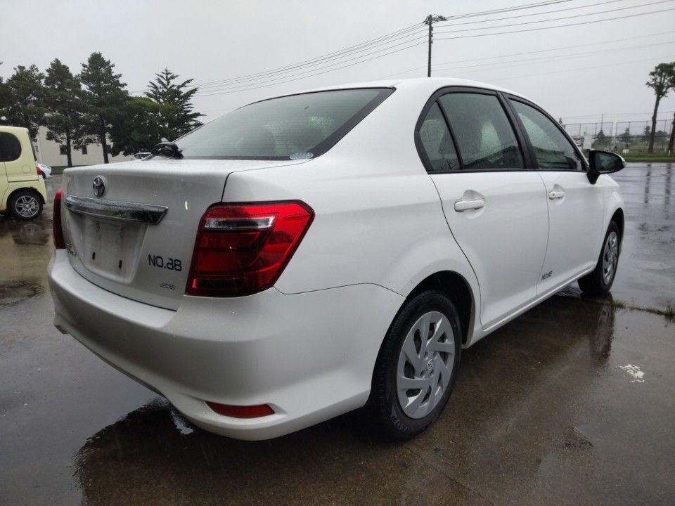 2018 Toyota カローラ アクシオ auction photo 2