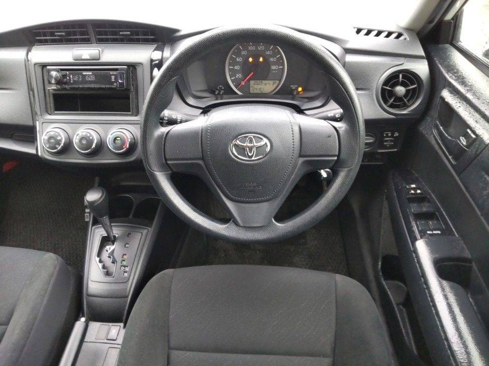2018 Toyota カローラ アクシオ auction photo 3