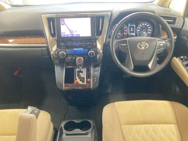 2022 Toyota Alphard X auction photo 2