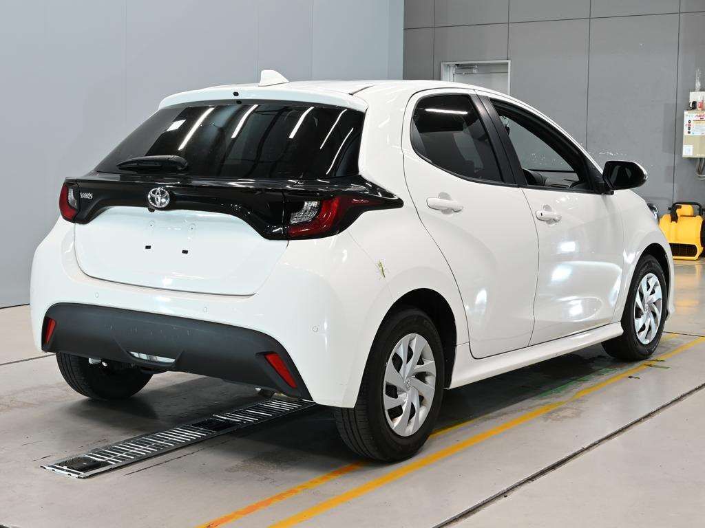 2022 Toyota Yaris X auction photo 2