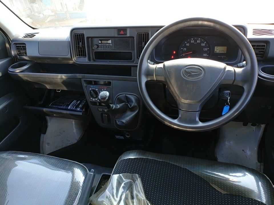 2020 Daihatsu ハイゼット カーゴ auction photo 3