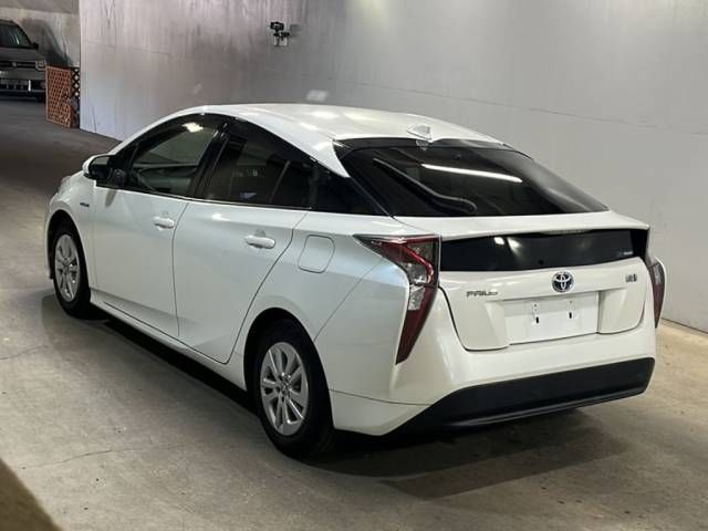 2016 Toyota Prius S auction photo 3