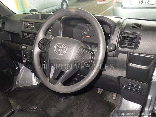 2026 Toyota Pixis Van Deluxe 4WD auction photo 3