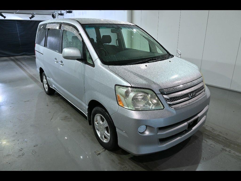 2006 Toyota Noah 4WD X Japan auction vehicle