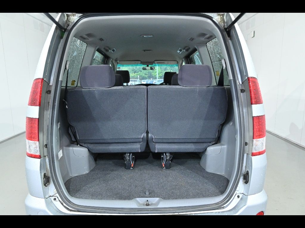 2006 Toyota Noah 4WD Xスペシャルエディション auction photo 13