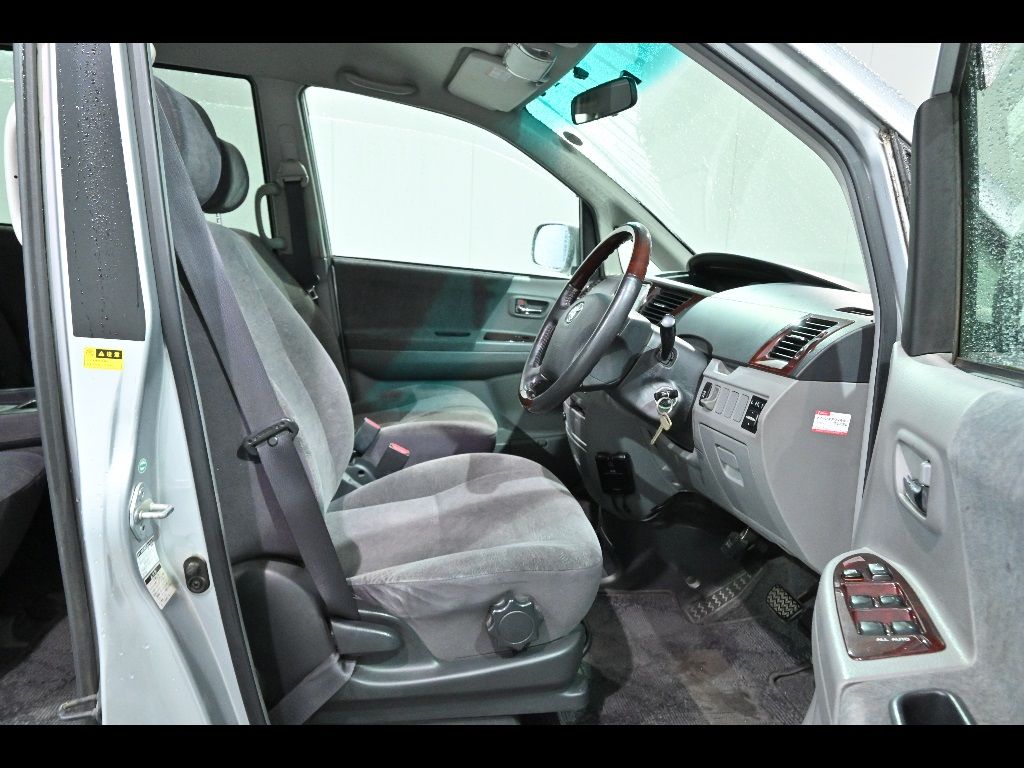 2006 Toyota Noah 4WD Xスペシャルエディション auction photo 6