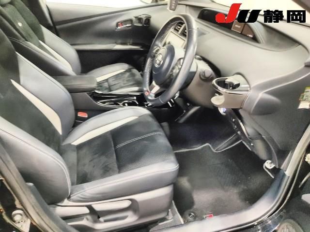 2018 Toyota Prius PHEV S GRスポーツ auction photo 3