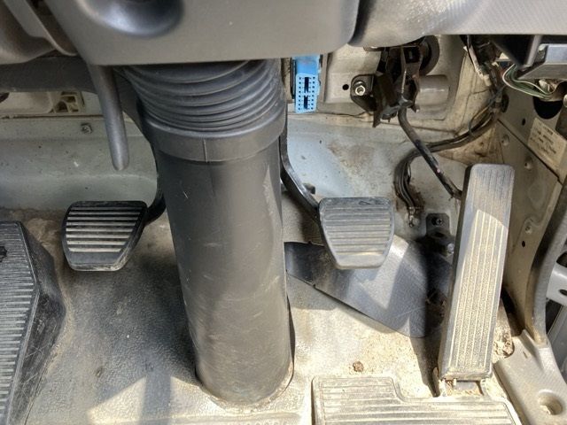 2011 Isuzu Forward コンテナセンヨウ auction photo 4