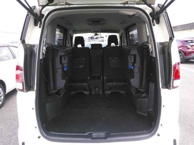 2017 Nissan Serena ハイウェイスターVセレクション auction photo 10