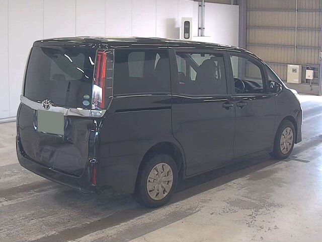 2017 Toyota Noah X 4WD auction photo 5