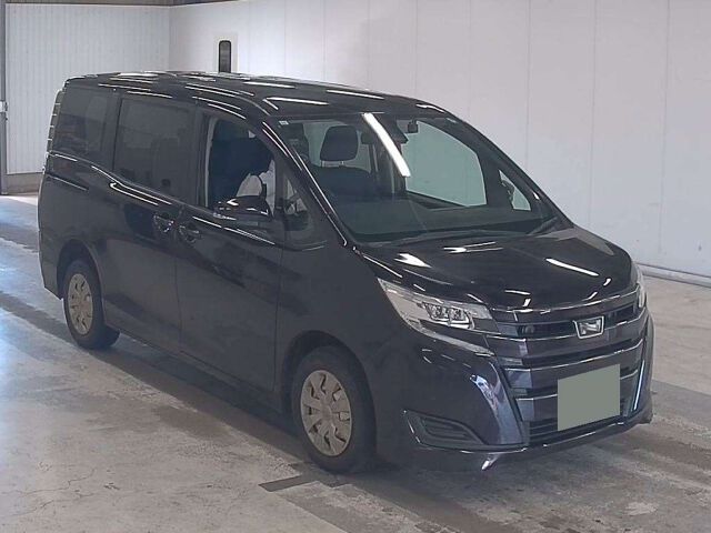 2017 Toyota Noah X 4WD Japan auction vehicle