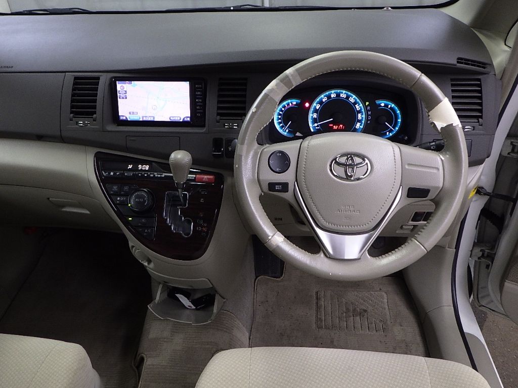 2016 Toyota Isis G auction photo 3