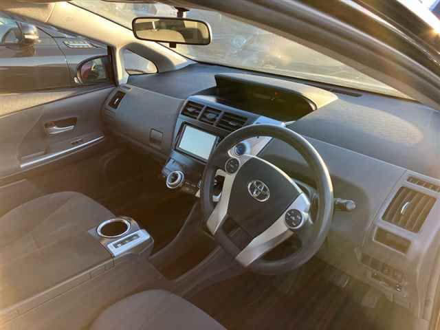 2014 Toyota Prius Alpha S Lセレクション auction photo 3