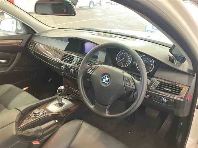 2010 BMW BMW5シリーズ 525i auction photo 3