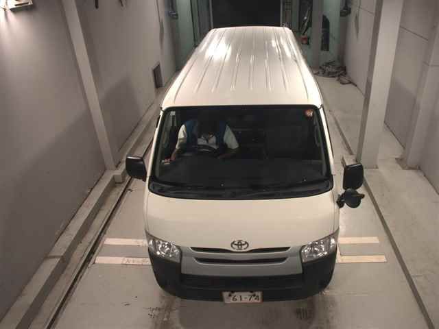 2017 Toyota Hiace 4WD DX auction photo 6