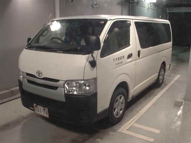 2017 Toyota Hiace 4WD DX auction photo 4