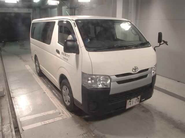 2017 Toyota Hiace 4WD DX Japan auction vehicle