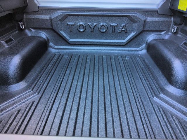 2026 Toyota Hilux Z Adventure 4WD auction photo 6