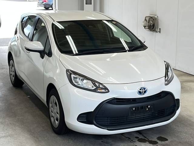 2024 Toyota Aqua X auction photo 4