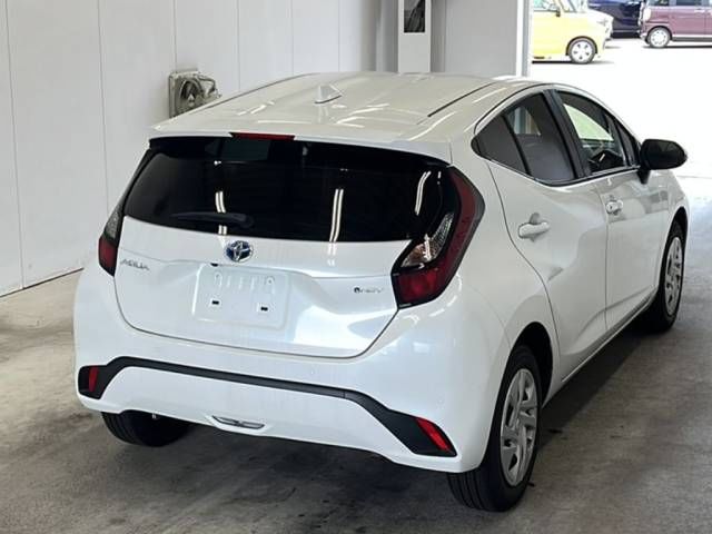 2024 Toyota Aqua X auction photo 3