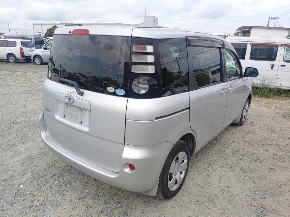 2007 Toyota Sienta auction photo 2