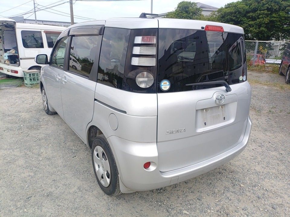 2007 Toyota Sienta auction photo 6