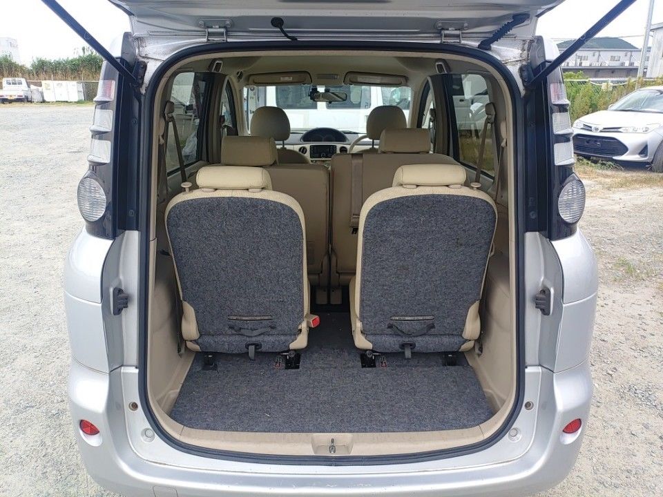 2007 Toyota Sienta auction photo 8