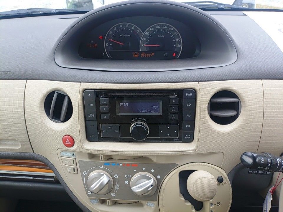 2007 Toyota Sienta auction photo 11