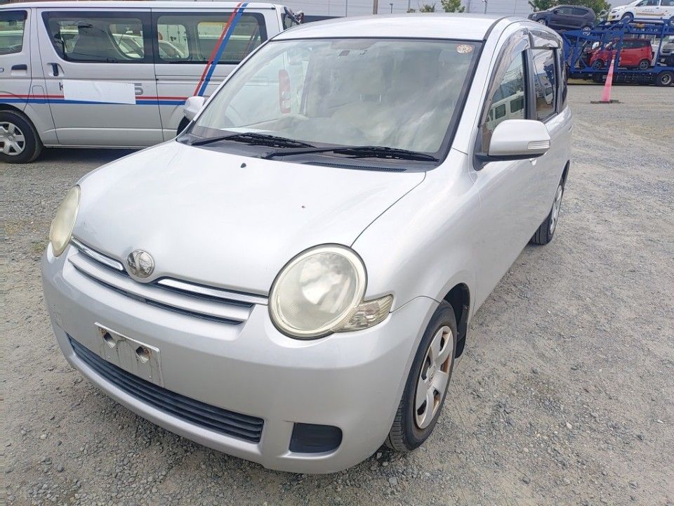 2007 Toyota Sienta Japan auction vehicle