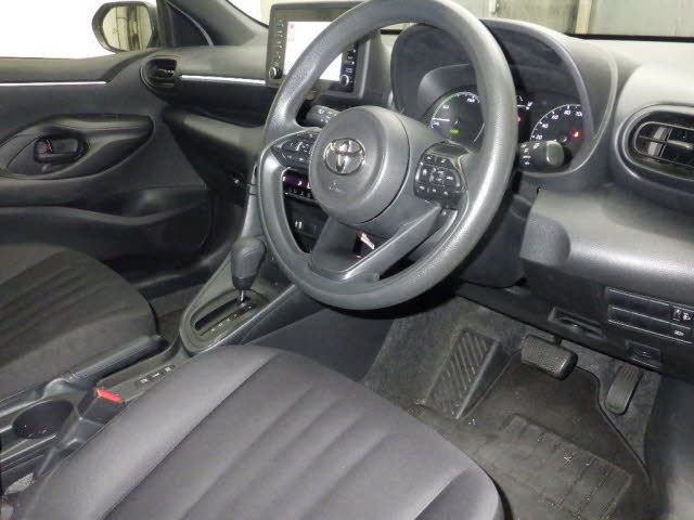 2021 Toyota Yaris Hybrid X auction photo 3
