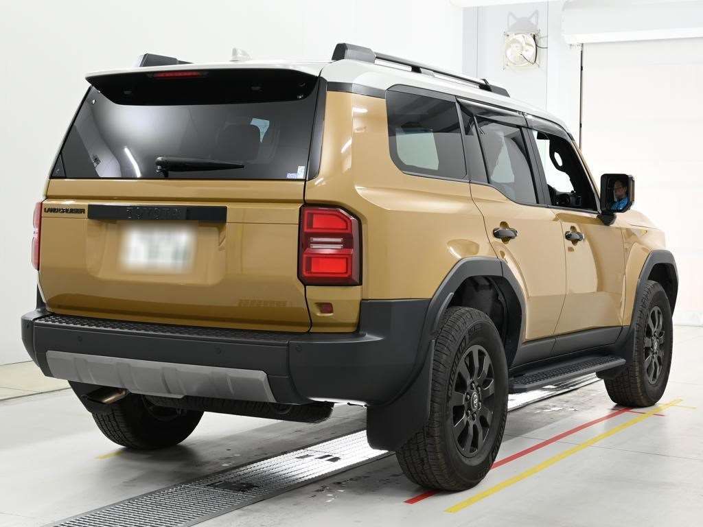 2024 Toyota Land Cruiser 250 ZX First Edition 4WD auction photo 2
