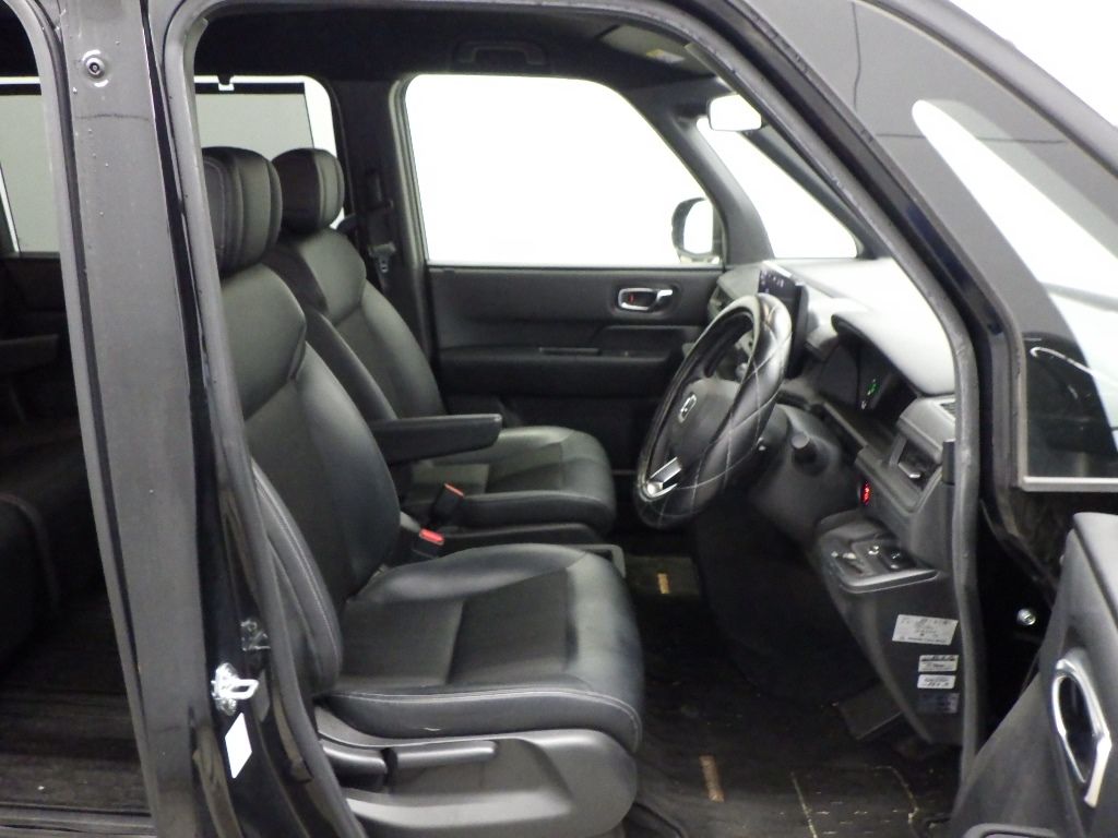 2023 Honda Stepwgn e:HEV 7 people auction photo 6