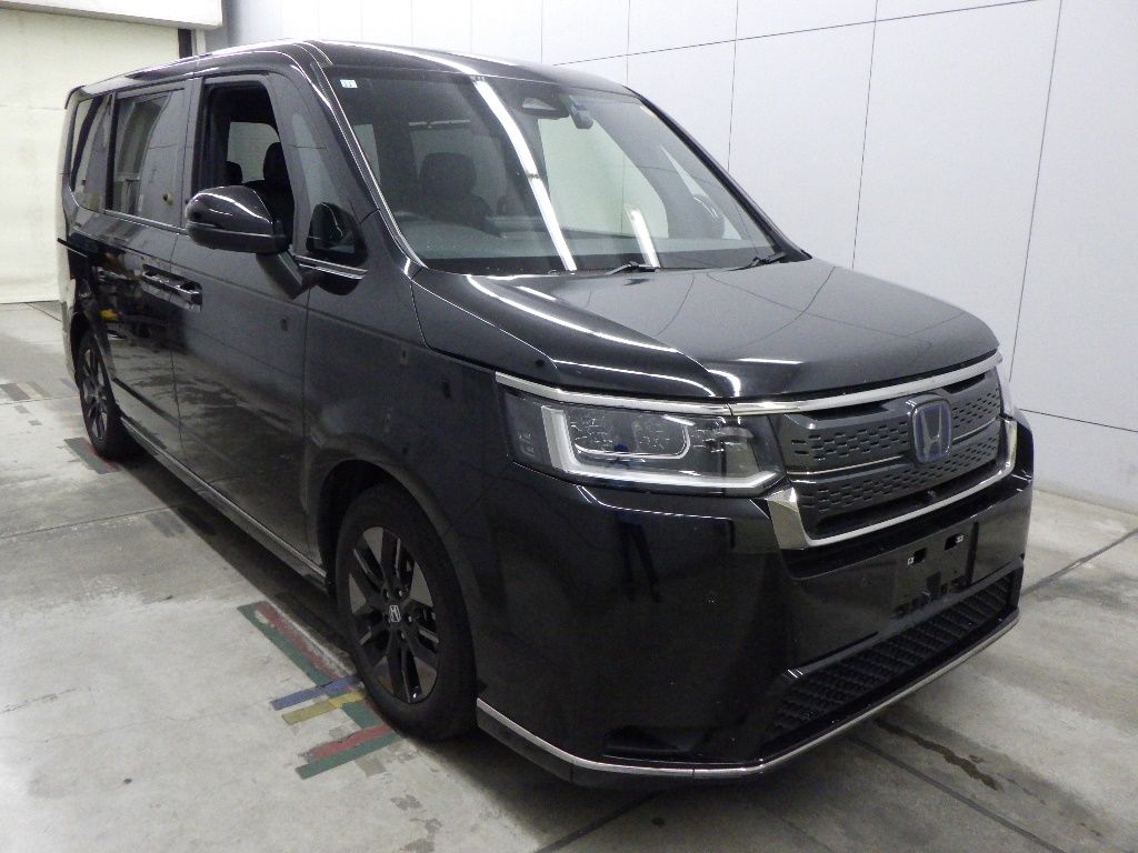 Japan Auction Vehicles 18 2023 Honda Stepwgn e:HEV 7 people auction photo