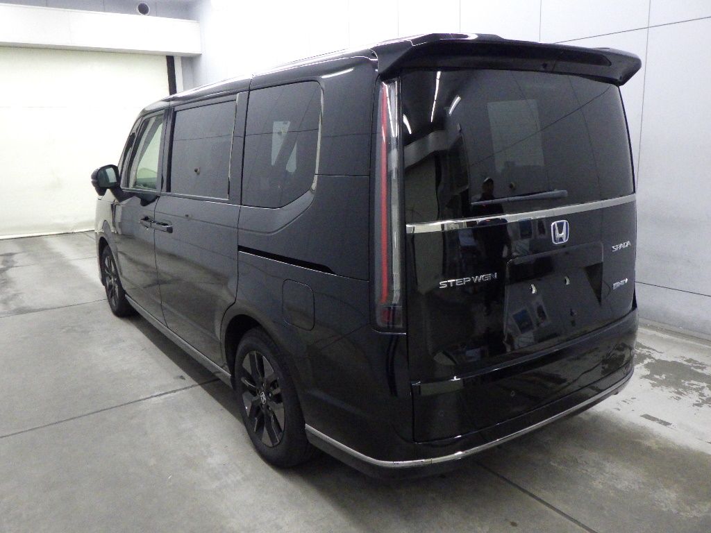 2023 Honda Stepwgn e:HEV 7 people auction photo 5