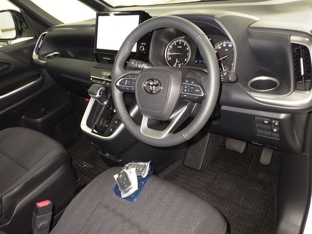 2025 Toyota Voxy S-G 4WD auction photo 3