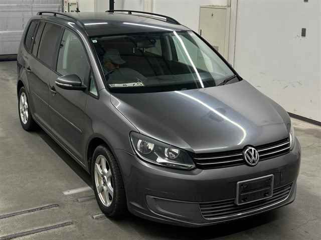 2013 Volkswagen VWゴルフトゥーラン Japan auction vehicle