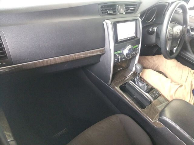 2014 Toyota Mark X 250G FOUR FP 4WD auction photo 3