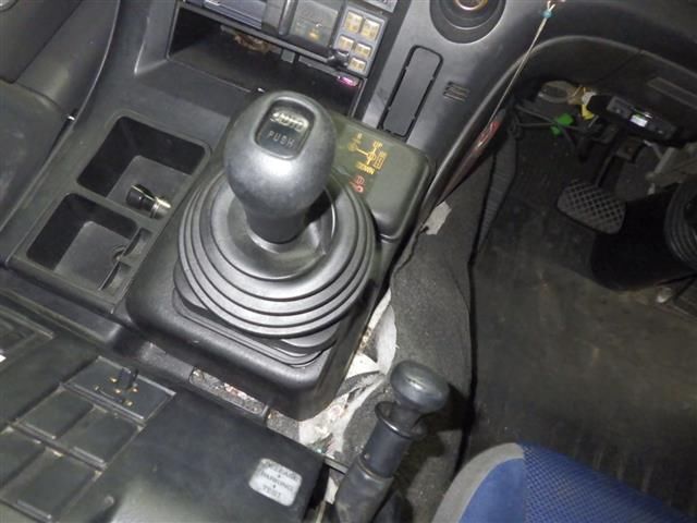 2009 Isuzu tractor auction photo 7