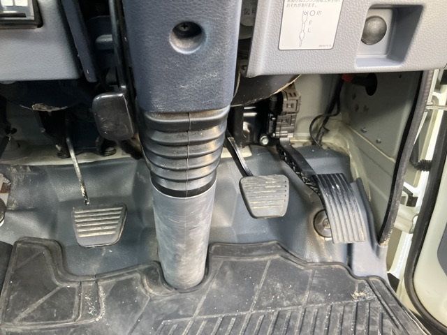 2015 Mitsubishi Fuso Canter Hira auction photo 4