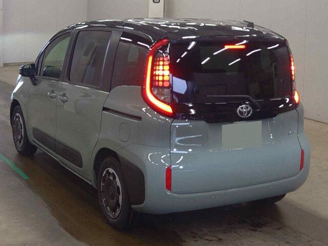 2026 Toyota Sienta Hybrid Z auction photo 2